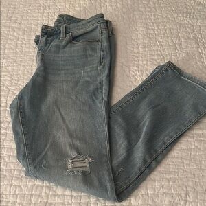 Universal Thread Blue Ankle Cropped Distressed Jeans